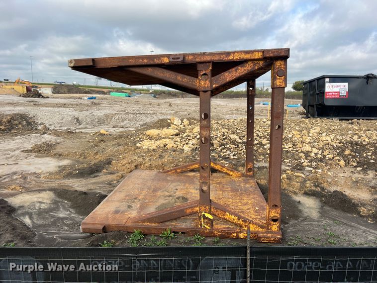 image for item DS2484 Trench box