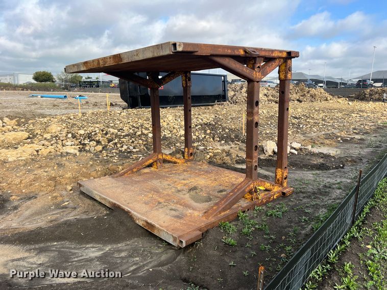 image for item DS2484 Trench box