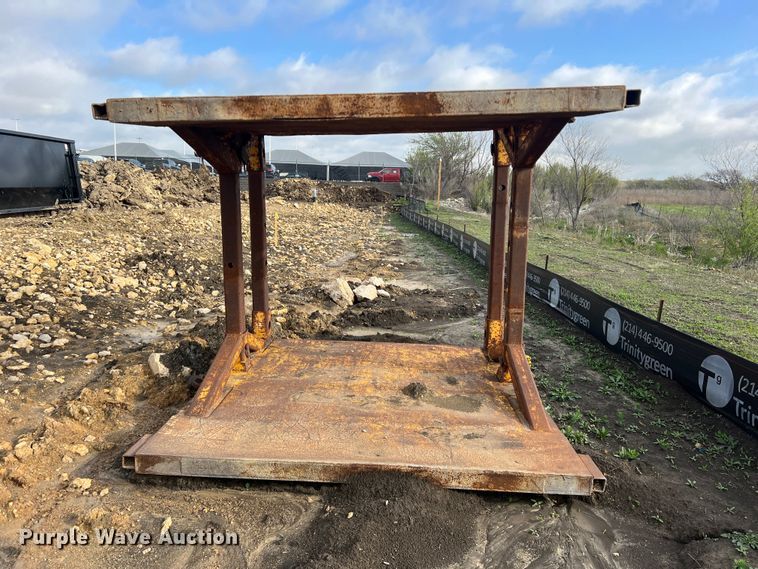 image for item DS2484 Trench box