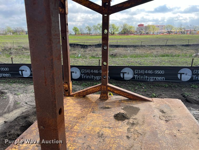 image for item DS2484 Trench box