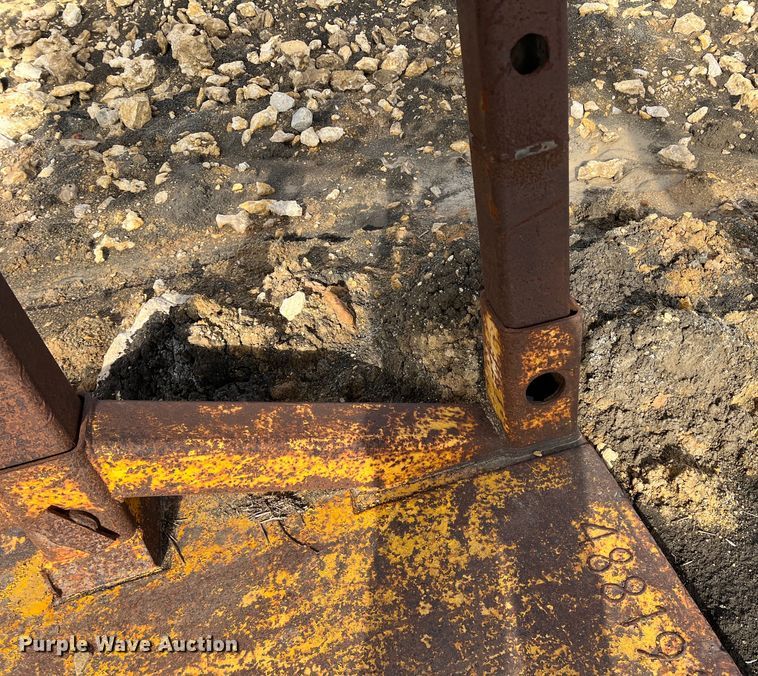 image for item DS2484 Trench box