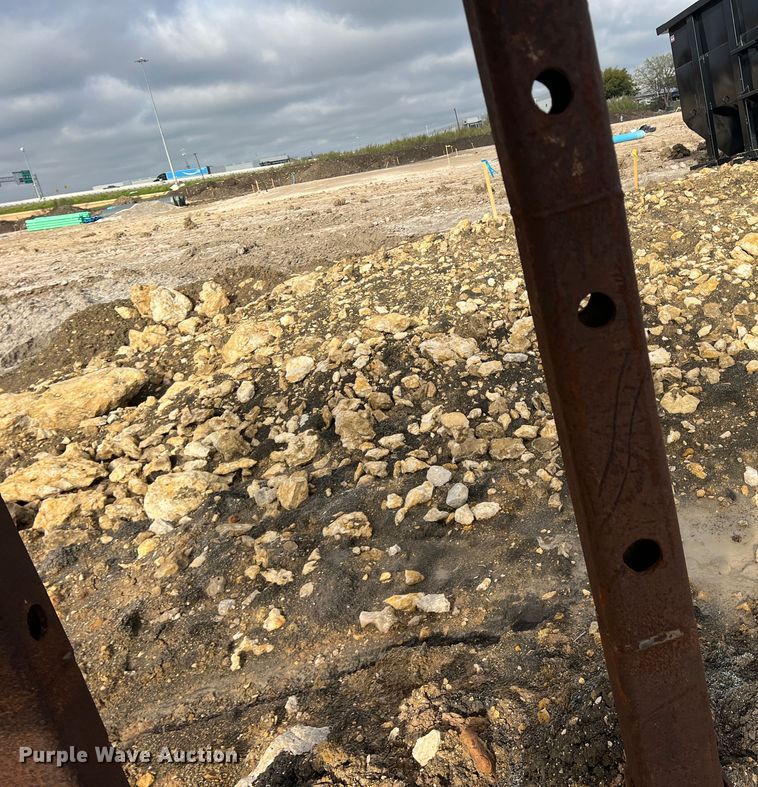 image for item DS2484 Trench box