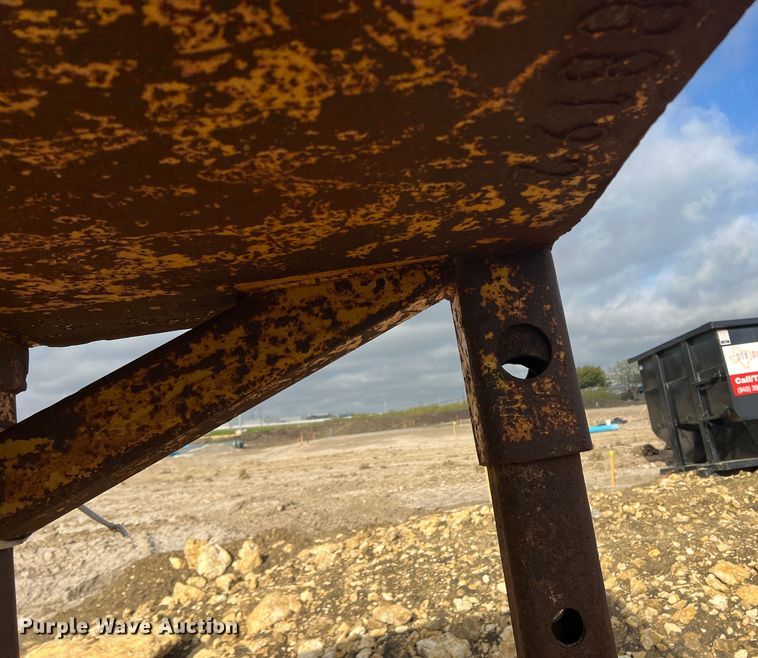 image for item DS2484 Trench box