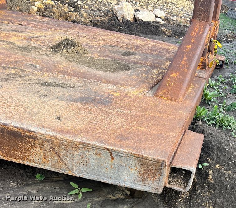 image for item DS2484 Trench box