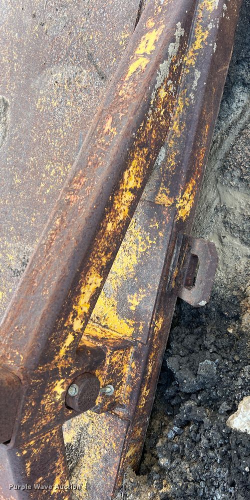 image for item DS2484 Trench box