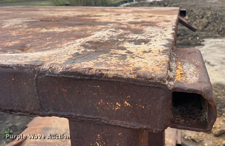 image for item DS2484 Trench box