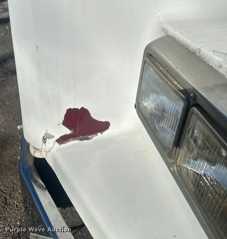 image for item DS2907 1999 Kenworth  T800 vacuum truck