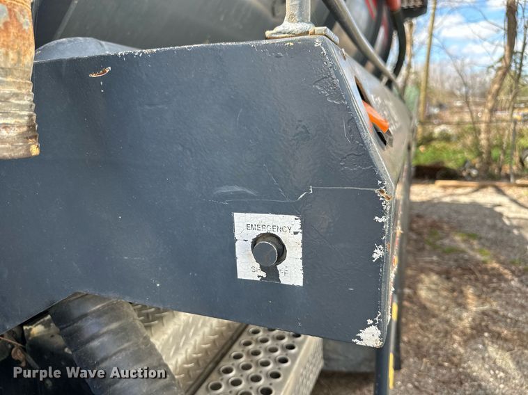 image for item DS2907 1999 Kenworth  T800 vacuum truck