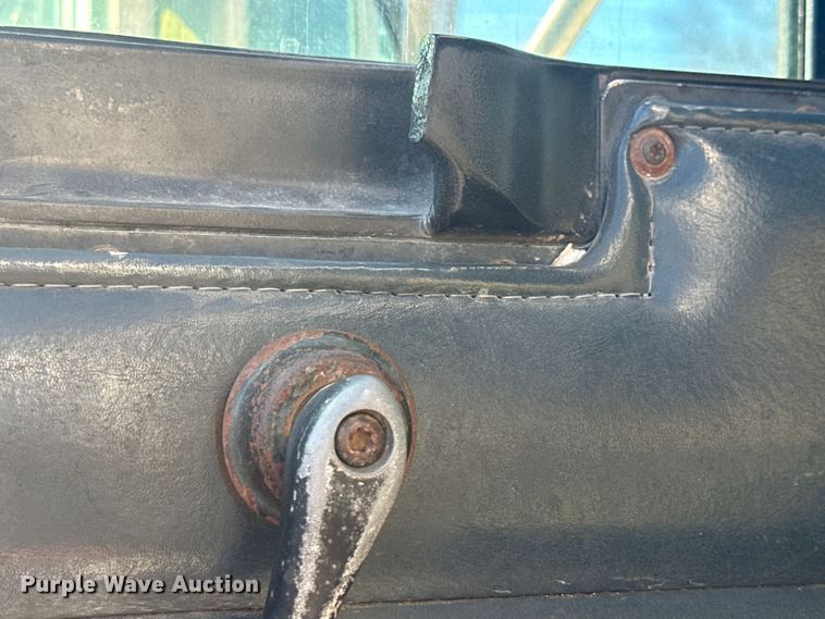 image for item DS2907 1999 Kenworth  T800 vacuum truck