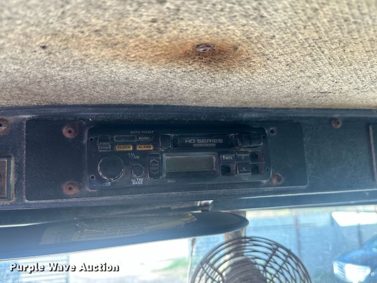 image for item DS2907 1999 Kenworth  T800 vacuum truck