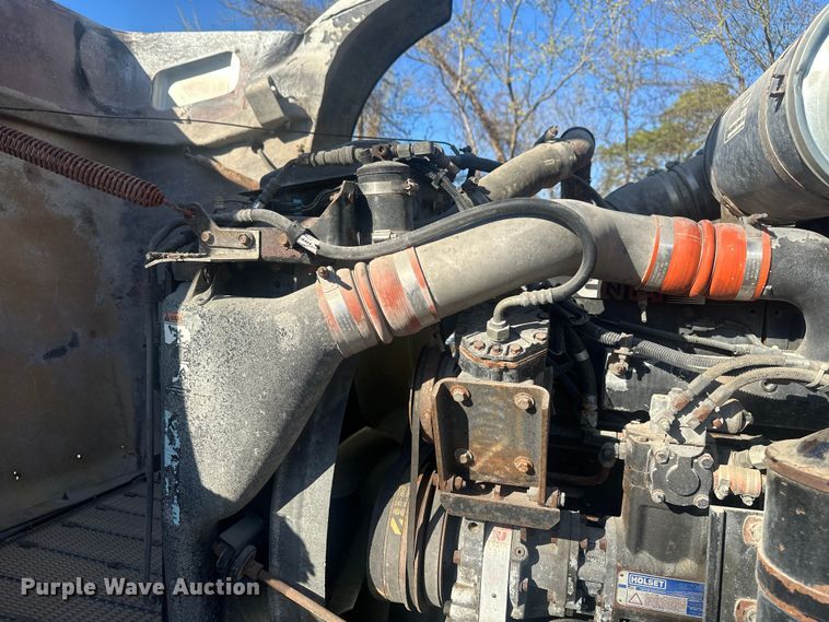 image for item DS2907 1999 Kenworth  T800 vacuum truck