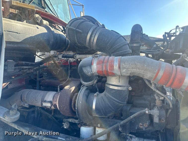 image for item DS2907 1999 Kenworth  T800 vacuum truck