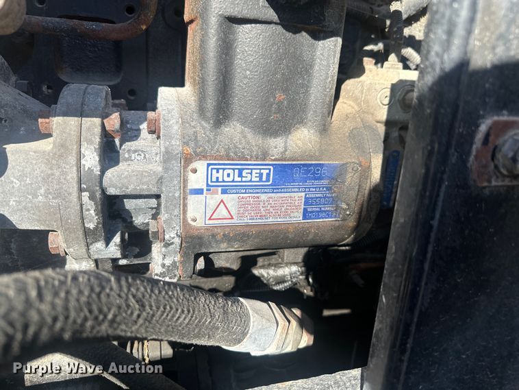 image for item DS2907 1999 Kenworth  T800 vacuum truck