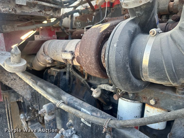 image for item DS2907 1999 Kenworth  T800 vacuum truck