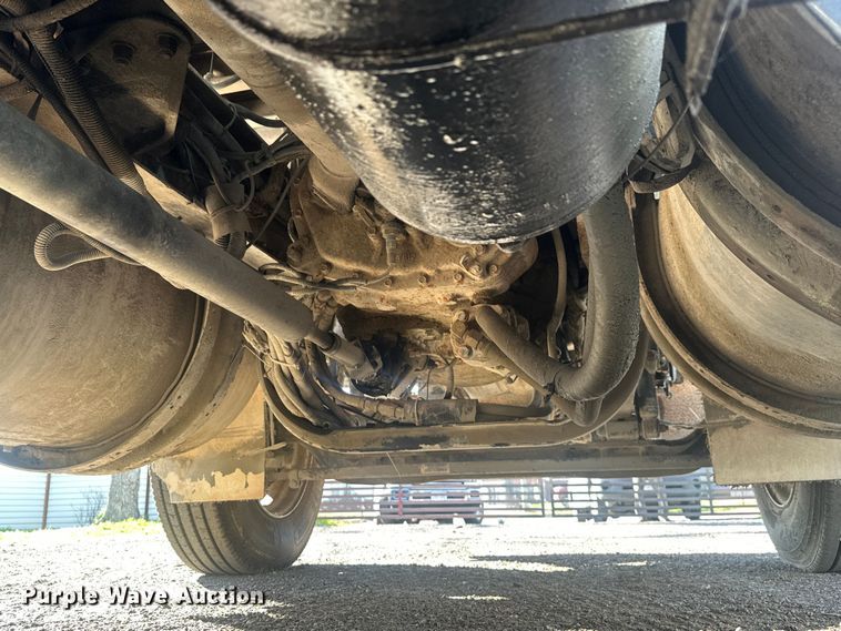 image for item DS2907 1999 Kenworth  T800 vacuum truck