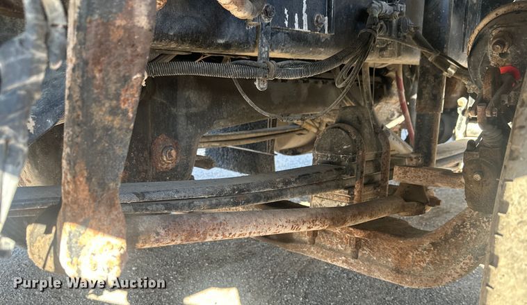 image for item DS2907 1999 Kenworth  T800 vacuum truck