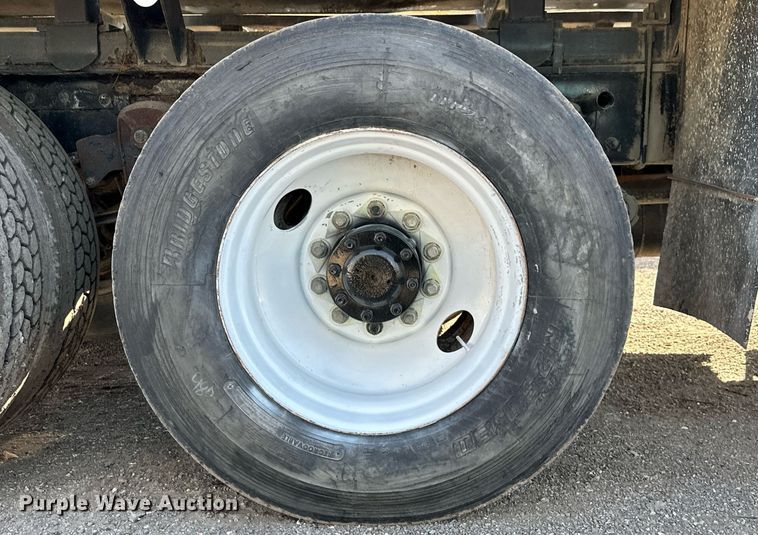 image for item DS2907 1999 Kenworth  T800 vacuum truck