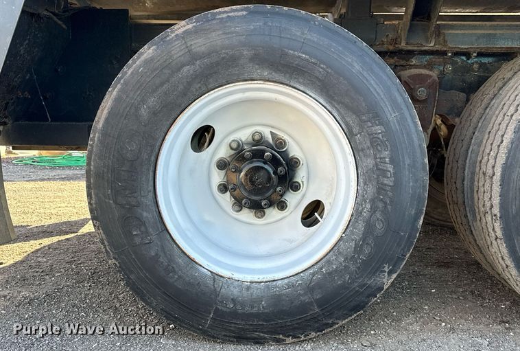 image for item DS2907 1999 Kenworth  T800 vacuum truck