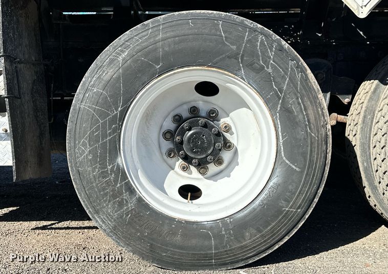 image for item DS2907 1999 Kenworth  T800 vacuum truck