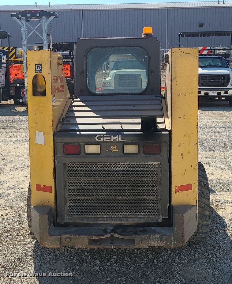 image for item DS7332 Gehl 6635SXT skid steer loader