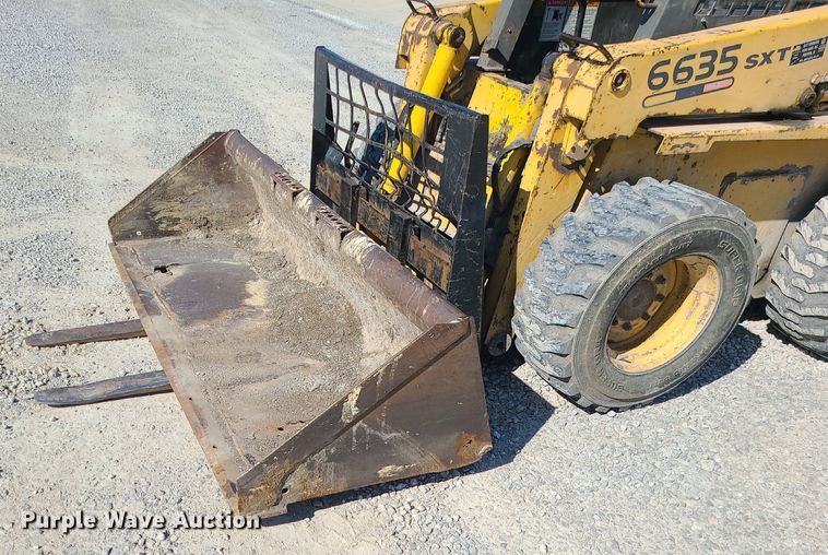 image for item DS7332 Gehl 6635SXT skid steer loader