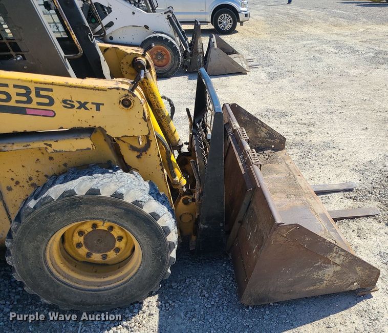 image for item DS7332 Gehl 6635SXT skid steer loader