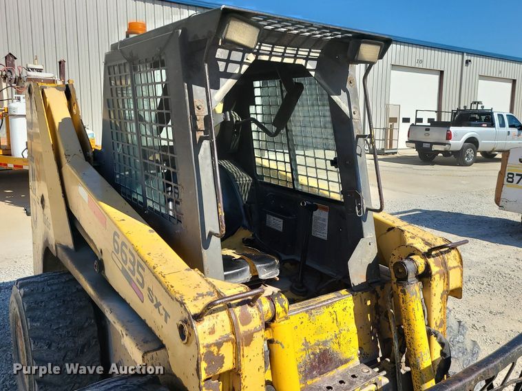 image for item DS7332 Gehl 6635SXT skid steer loader