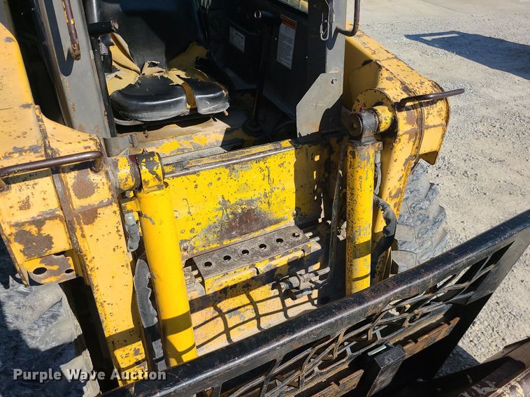 image for item DS7332 Gehl 6635SXT skid steer loader