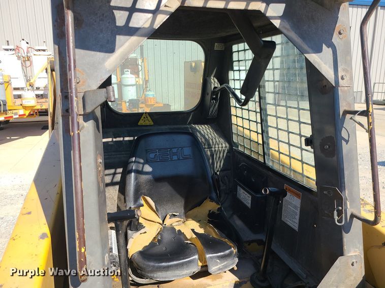 image for item DS7332 Gehl 6635SXT skid steer loader