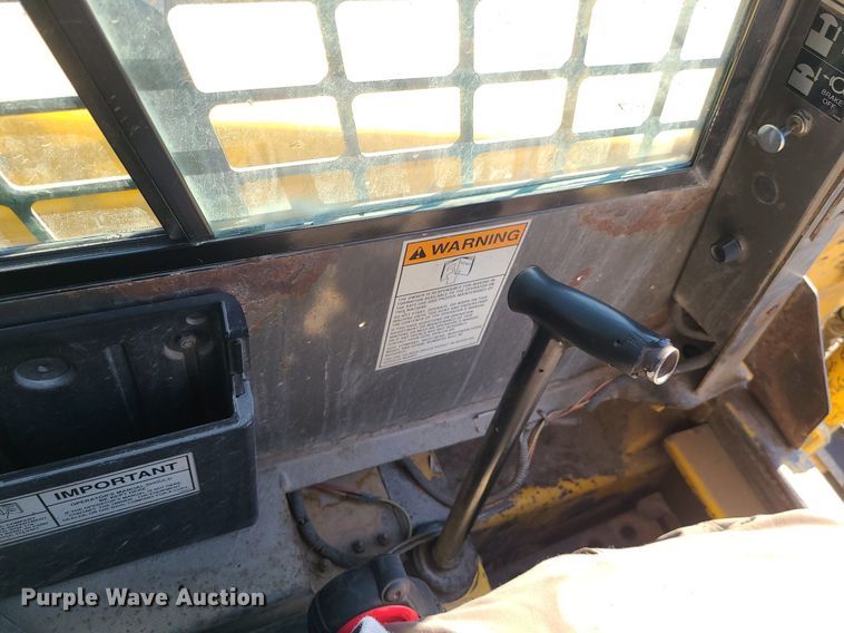 image for item DS7332 Gehl 6635SXT skid steer loader