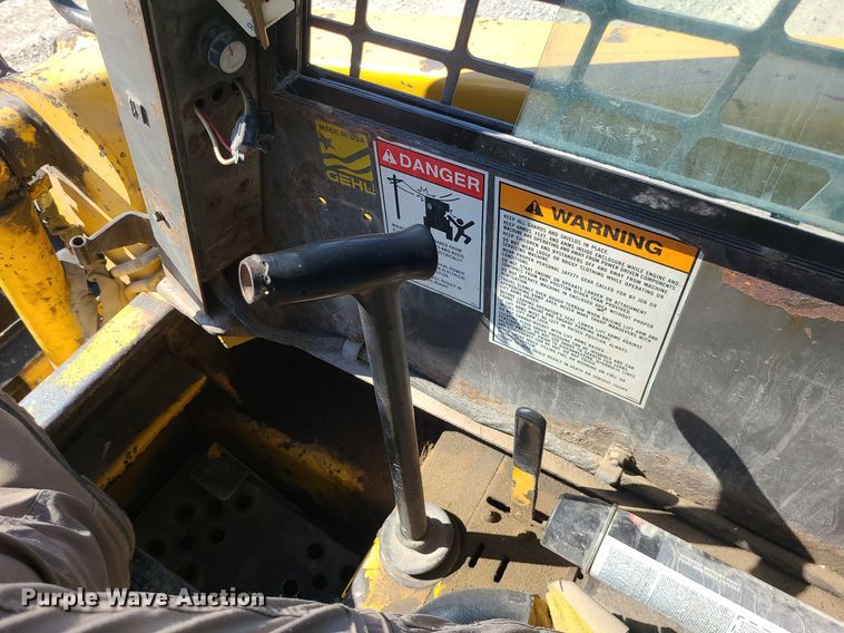 image for item DS7332 Gehl 6635SXT skid steer loader