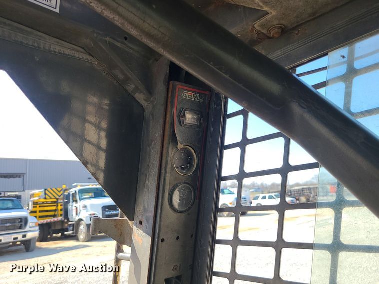 image for item DS7332 Gehl 6635SXT skid steer loader