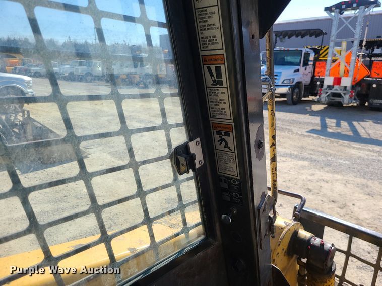 image for item DS7332 Gehl 6635SXT skid steer loader