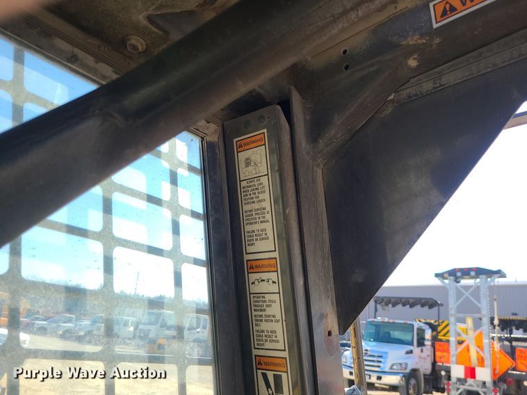 image for item DS7332 Gehl 6635SXT skid steer loader