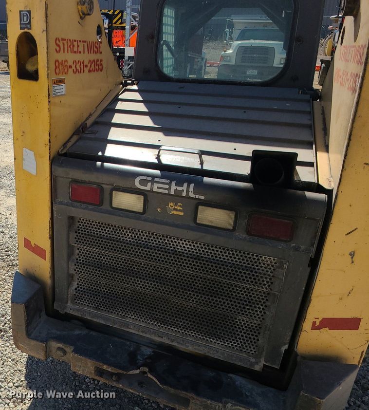 image for item DS7332 Gehl 6635SXT skid steer loader
