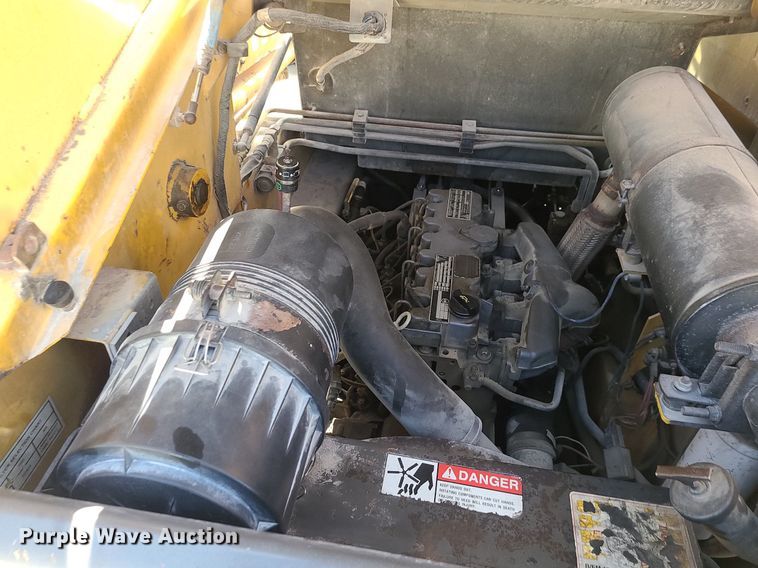 image for item DS7332 Gehl 6635SXT skid steer loader