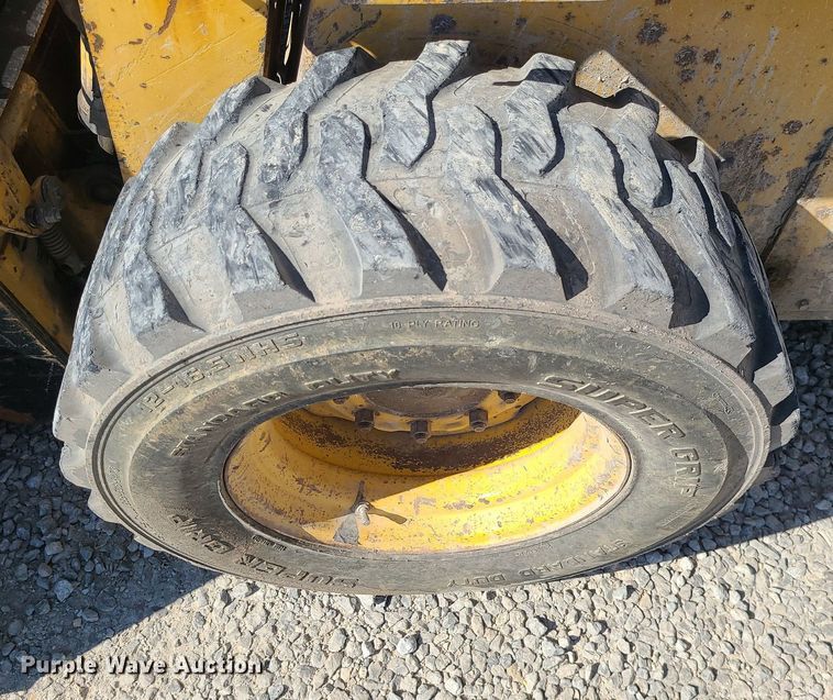 image for item DS7332 Gehl 6635SXT skid steer loader