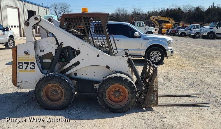 image for item DS7333 2000 Bobcat 873 skid steer loader