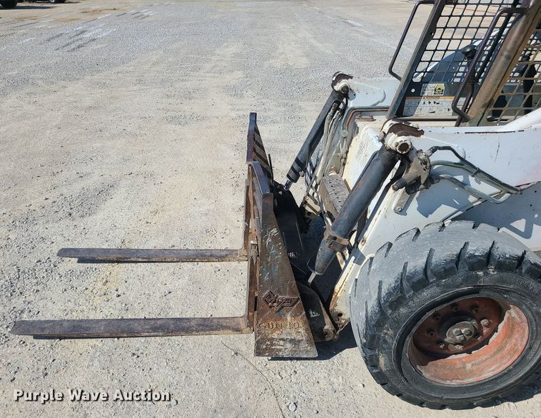 image for item DS7333 2000 Bobcat 873 skid steer loader
