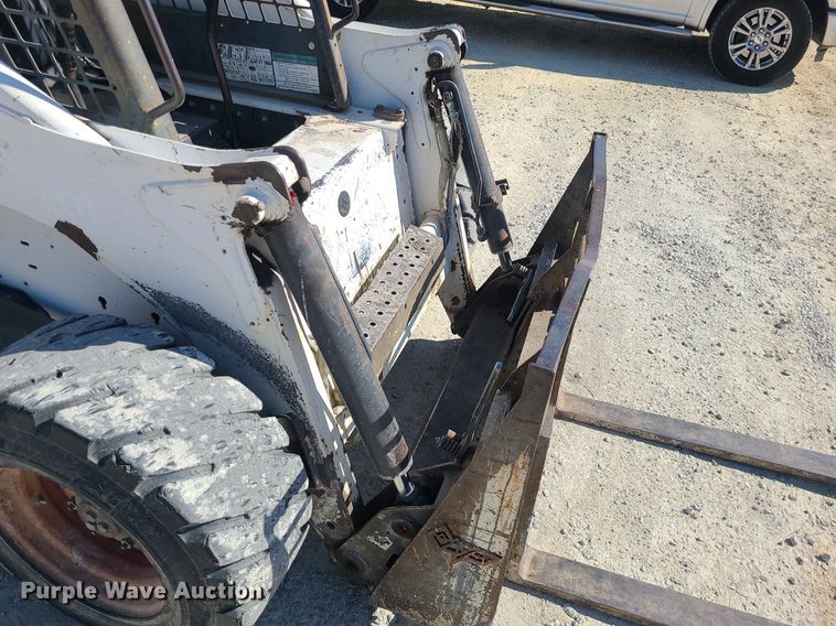 image for item DS7333 2000 Bobcat 873 skid steer loader