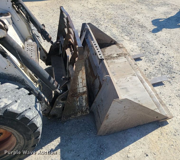image for item DS7333 2000 Bobcat 873 skid steer loader