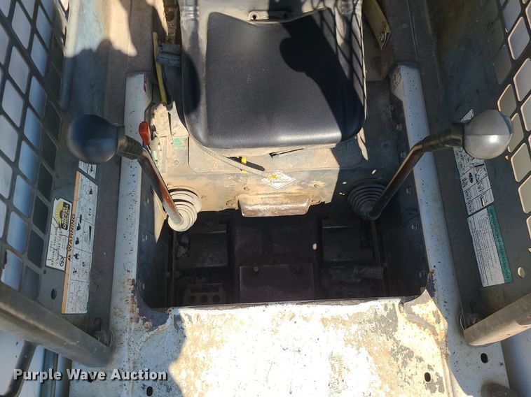 image for item DS7333 2000 Bobcat 873 skid steer loader