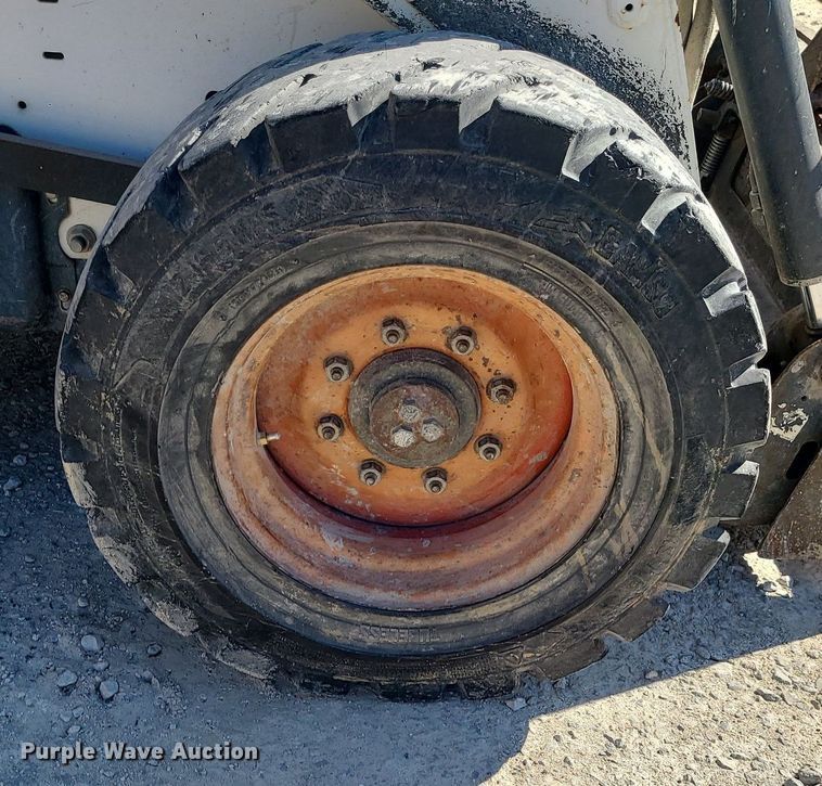 image for item DS7333 2000 Bobcat 873 skid steer loader