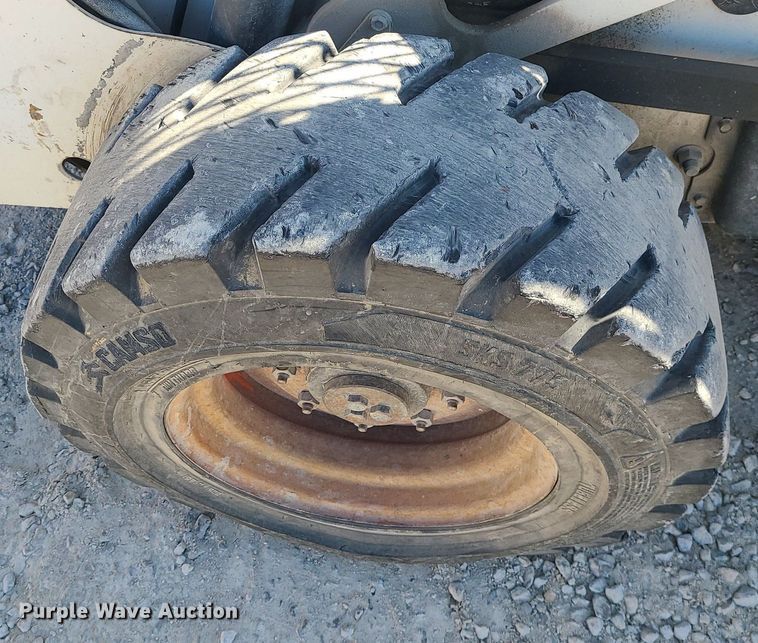 image for item DS7333 2000 Bobcat 873 skid steer loader