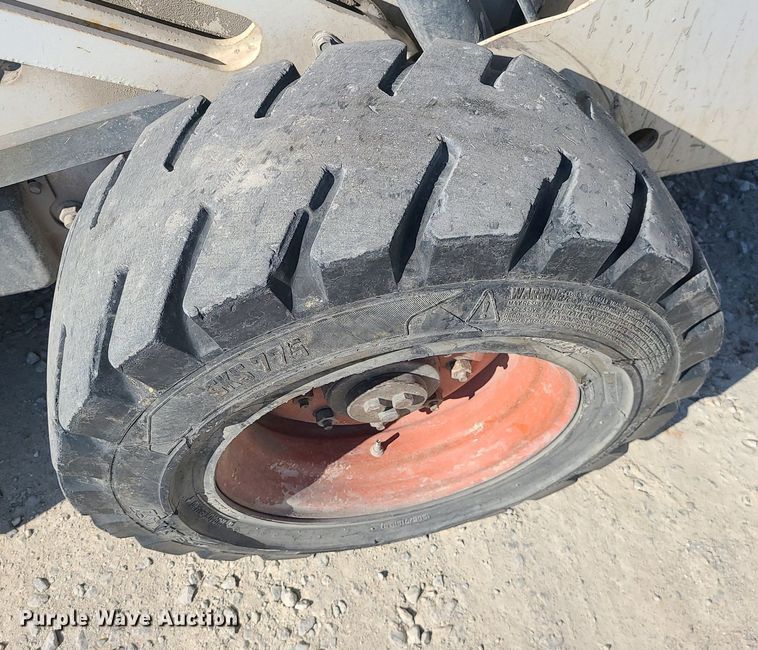 image for item DS7333 2000 Bobcat 873 skid steer loader