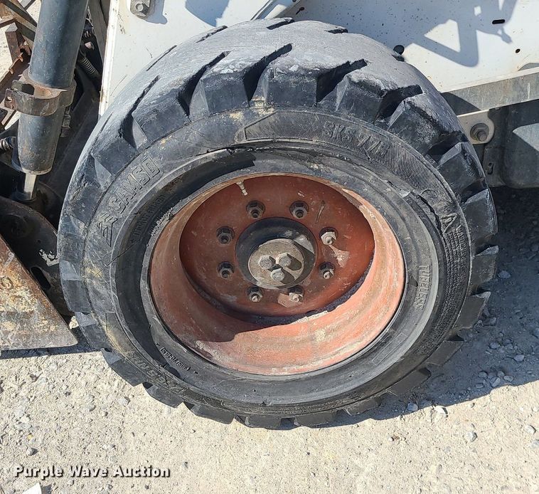 image for item DS7333 2000 Bobcat 873 skid steer loader