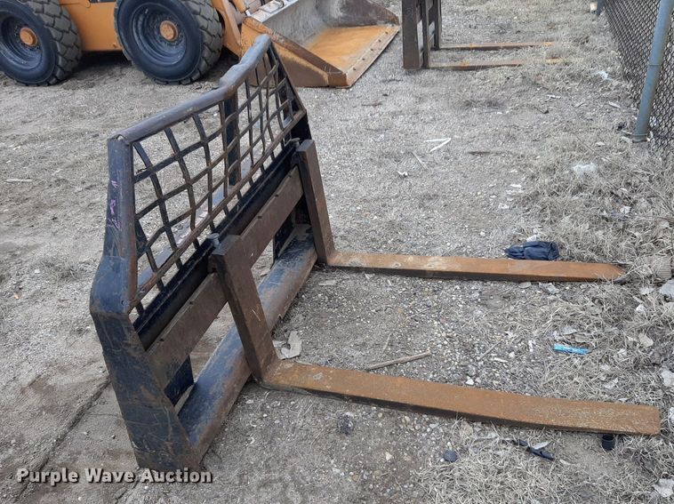 image for item DV9842 2002 Case 75XT skid steer loader