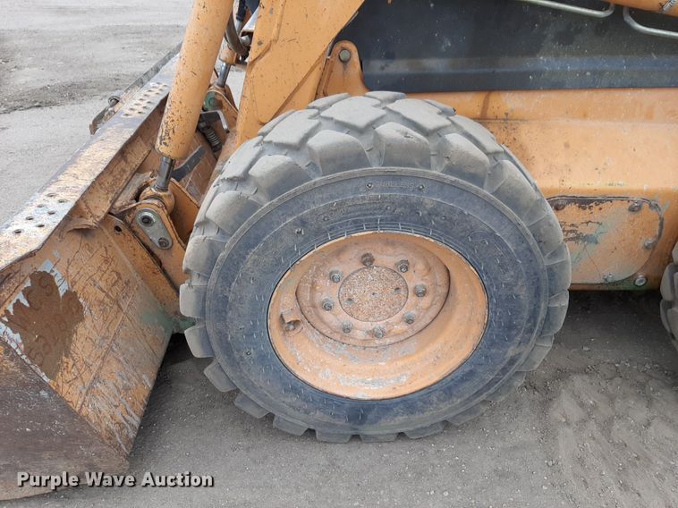 image for item DV9842 2002 Case 75XT skid steer loader