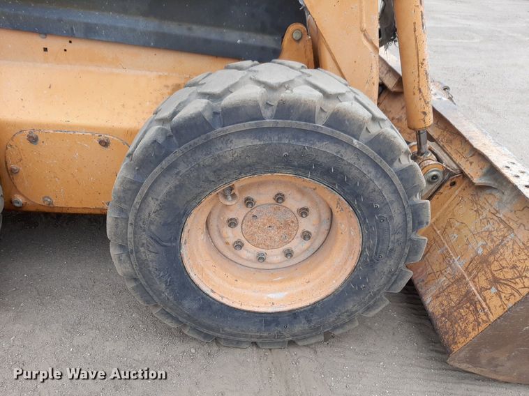 image for item DV9842 2002 Case 75XT skid steer loader