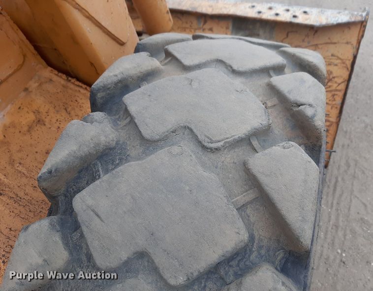 image for item DV9842 2002 Case 75XT skid steer loader